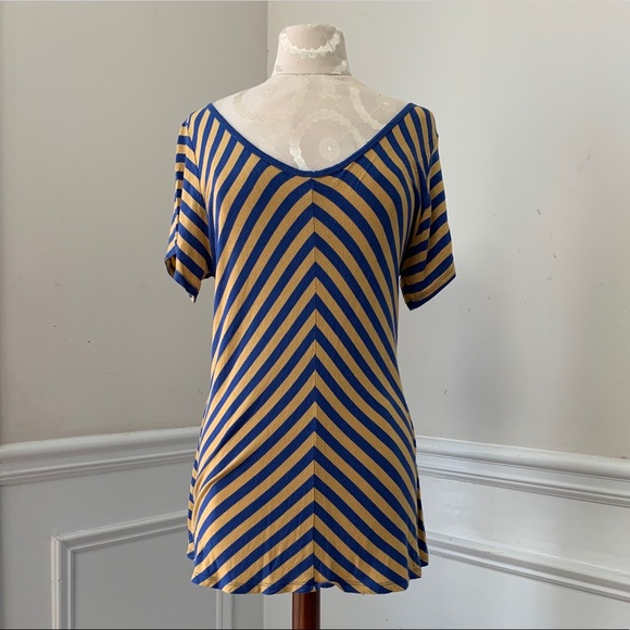 EUC LuLaRoe Classic T - size L - Picture 1 of 3